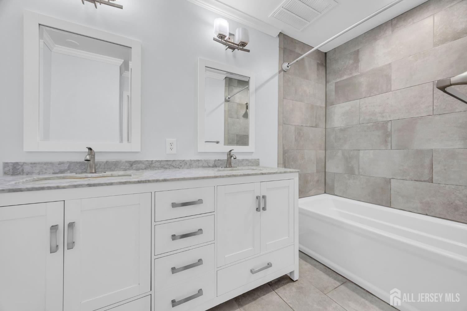 9 Carriage Place Edison, NJ 08820 - Photo 10 of 21 a bathroom with a granite countertop sink mirror and a bathtub