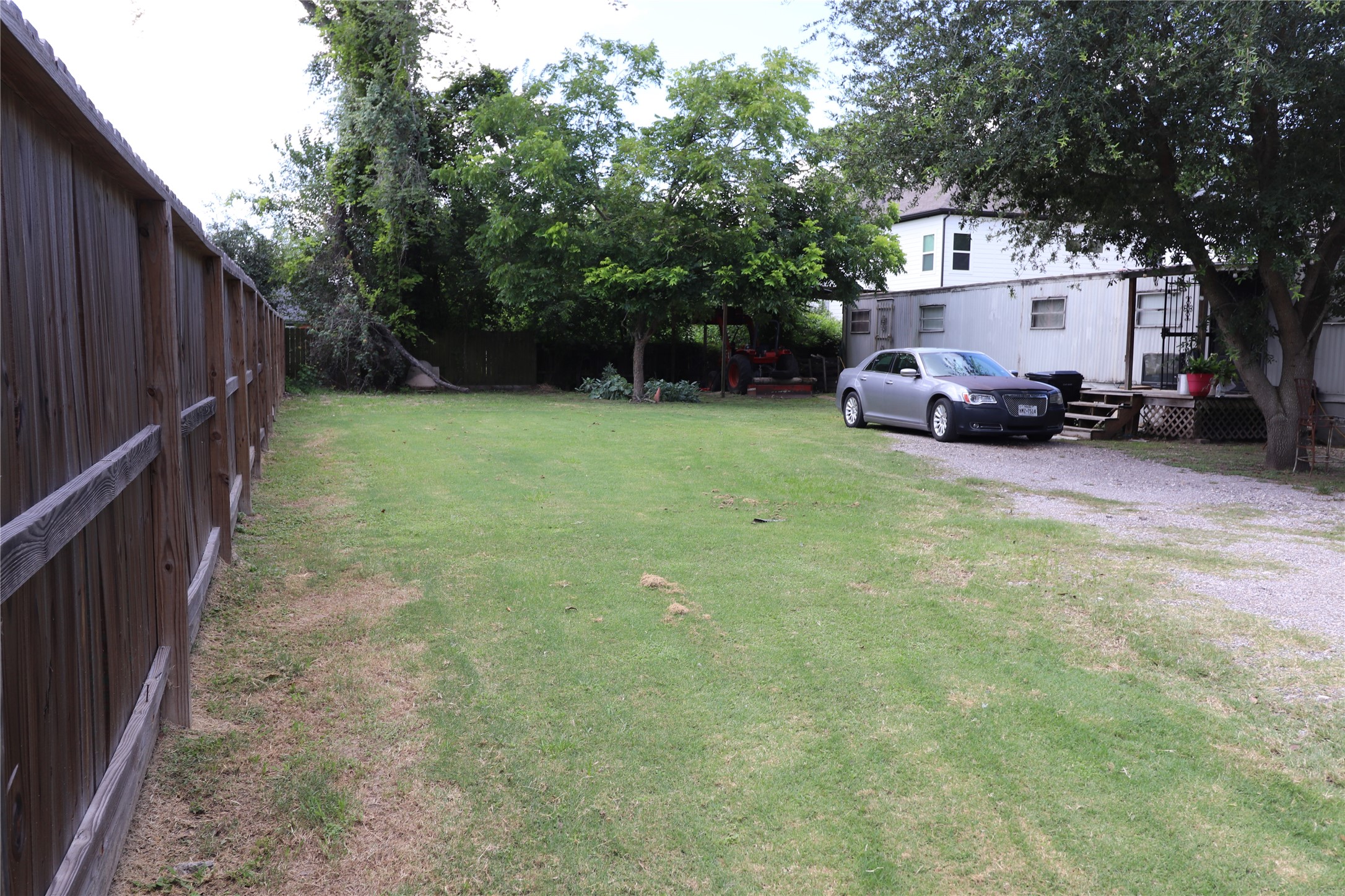 853 Rachel Street Houston, TX 77091 - Photo 5 of 13 Fenceline shot shows long stretch of level and clear usable land.