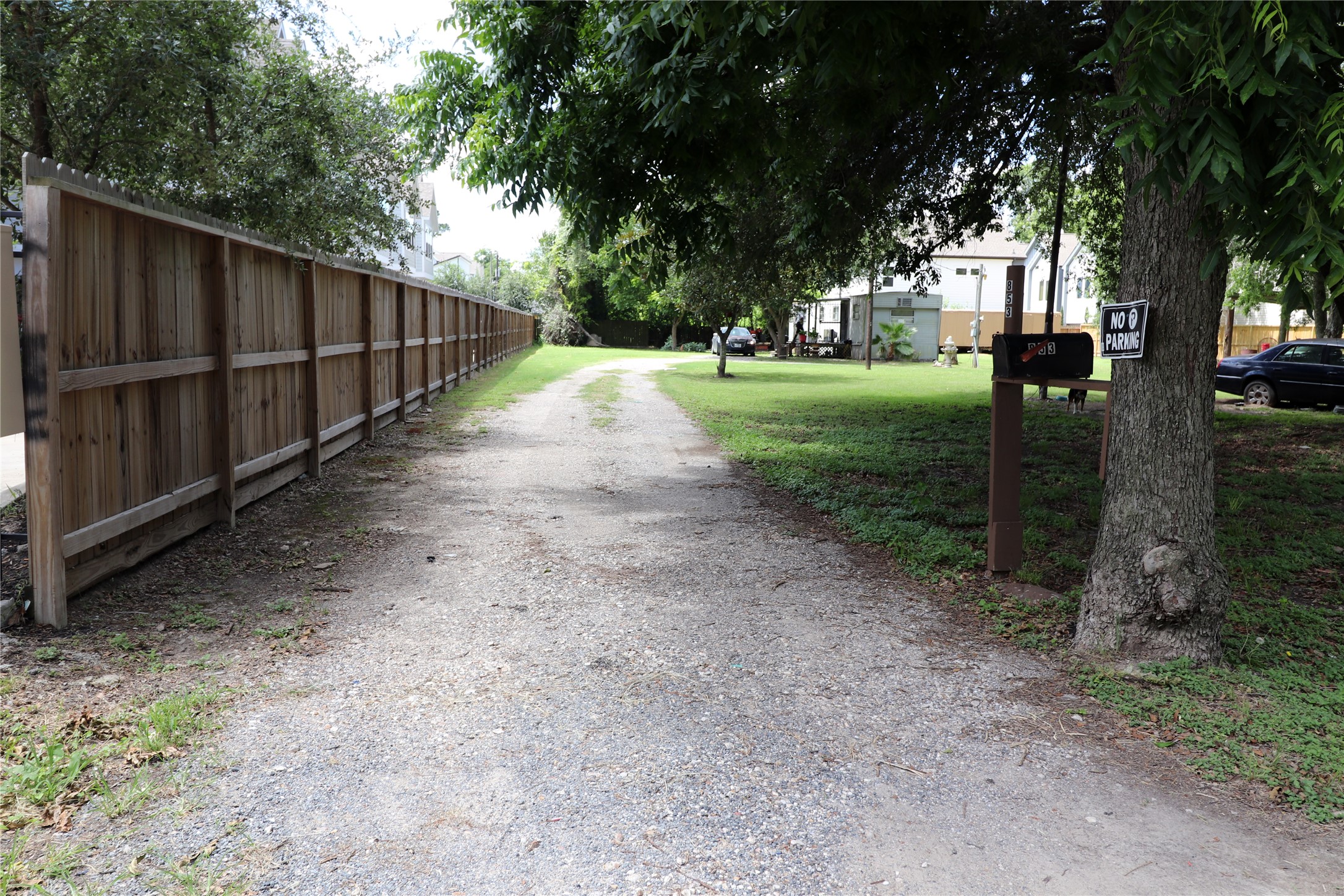 853 Rachel Street Houston, TX 77091 - Photo 6 of 13 Fenceline shot shows deeper view - space like this doesn't come ofter. Rare Opportunity!