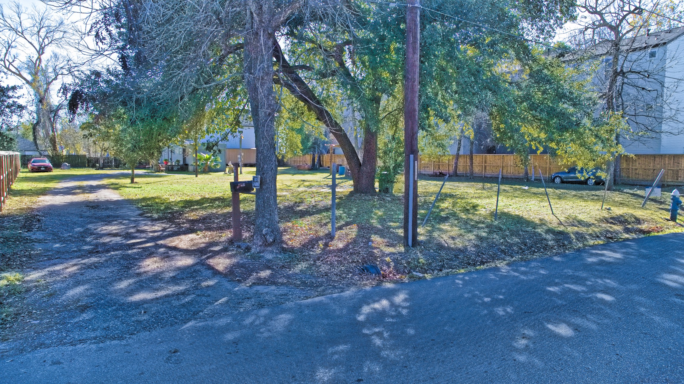 853 Rachel Street Houston, TX 77091 - Photo 7 of 19 Fenceline shot shows long stretch of level and clear usable land.