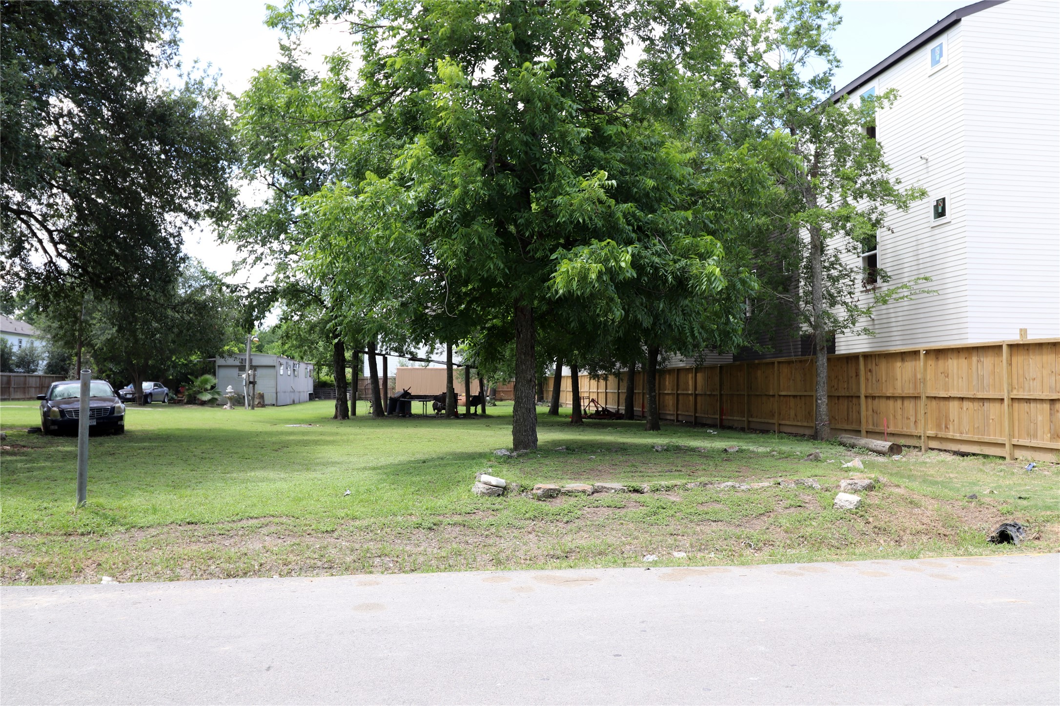 853 Rachel Street Houston, TX 77091 - Photo 8 of 13 This generous lot is level, wide, deep and fenced on 3 sides.