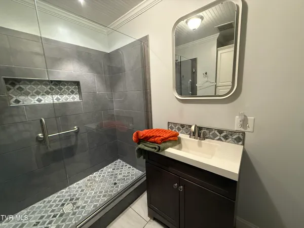 $3,000 | 146 East Park Drive, Unit 5, Kingsport, TN 37660