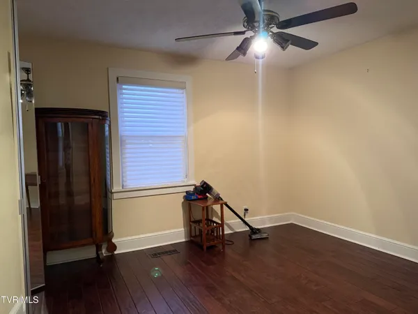 $3,000 | 146 East Park Drive, Unit 5, Kingsport, TN 37660