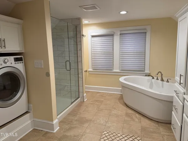 $3,000 | 146 East Park Drive, Unit 5, Kingsport, TN 37660