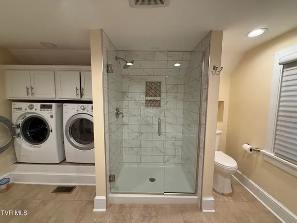 $3,000 | 146 East Park Drive, Unit 5, Kingsport, TN 37660