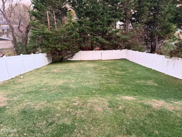 $3,000 | 146 East Park Drive, Unit 5, Kingsport, TN 37660