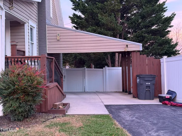 $3,000 | 146 East Park Drive, Unit 5, Kingsport, TN 37660