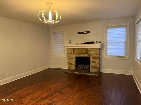 $3,000 | 146 East Park Drive, Unit 5, Kingsport, TN 37660