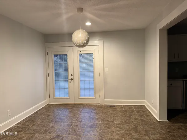 $3,000 | 146 East Park Drive, Unit 5, Kingsport, TN 37660