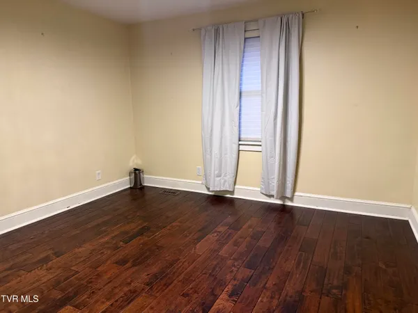 $3,000 | 146 East Park Drive, Unit 5, Kingsport, TN 37660