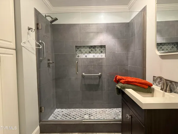 $3,000 | 146 East Park Drive, Unit 5, Kingsport, TN 37660