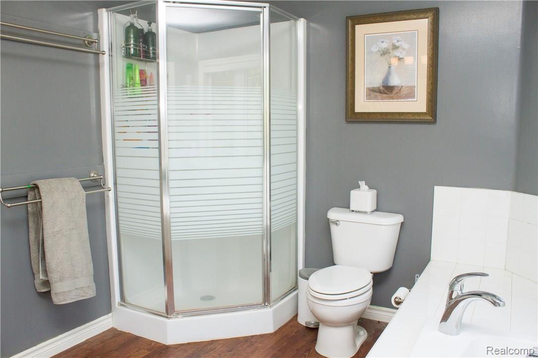 722 Wilcox Street Rochester, MI 48307 - Photo 22 of 52 MasterBath4.jpg