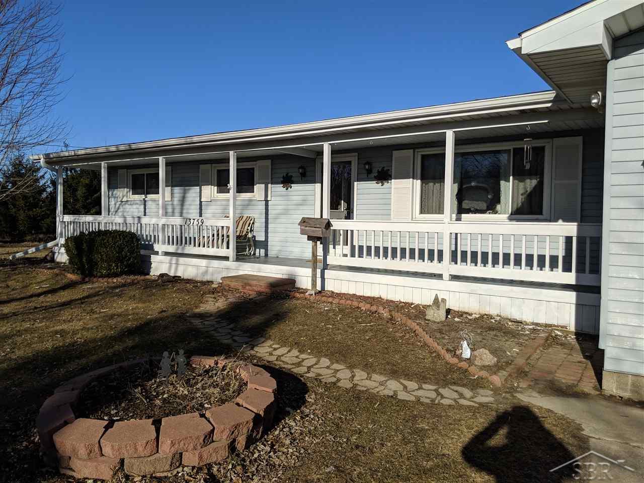 13759 South Hemlock Road Chesaning, MI 48616 - Photo 2 of 22 31374168-1.JPG