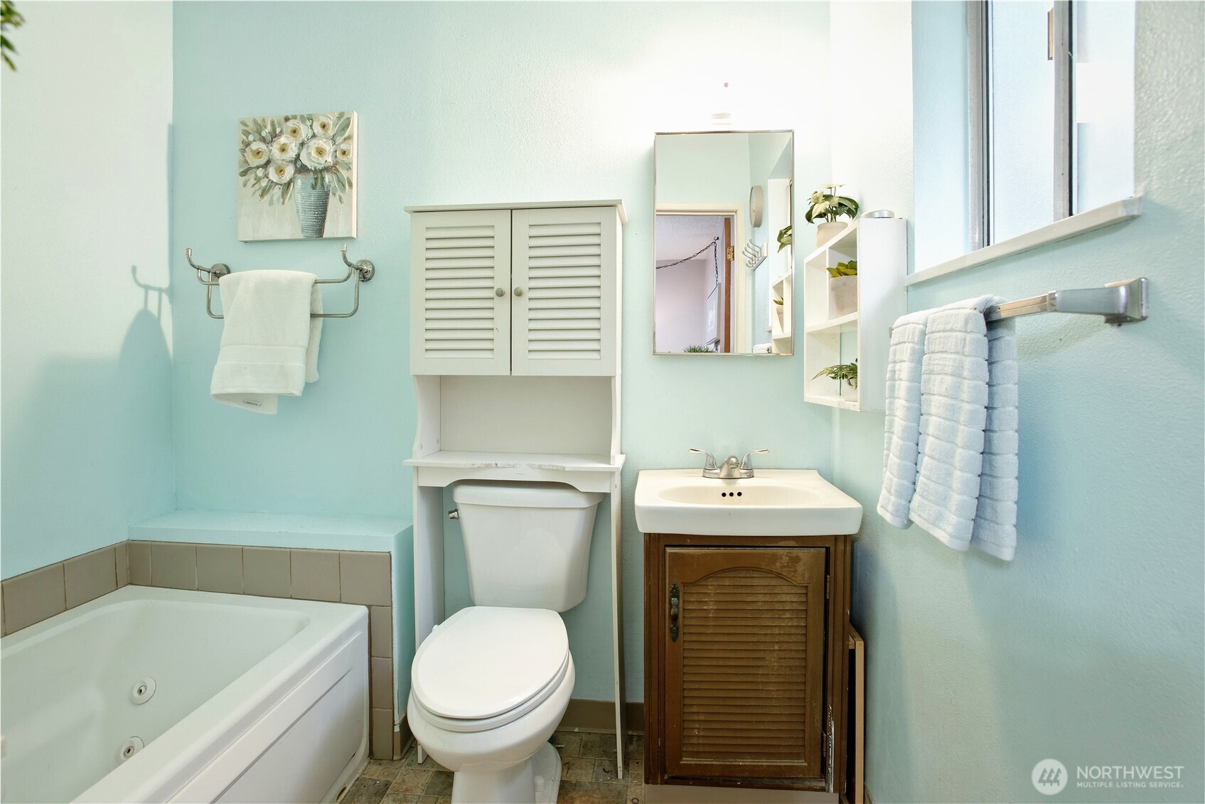 3506 Columbia Heights Road Longview, WA 98632 - Photo 15 of 22 a bathroom with a sink toilet and shower