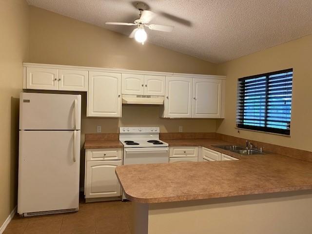 3286 Southeast W Snow Road Port St. Lucie, FL 34984 - Photo 2 of 11 kitchen