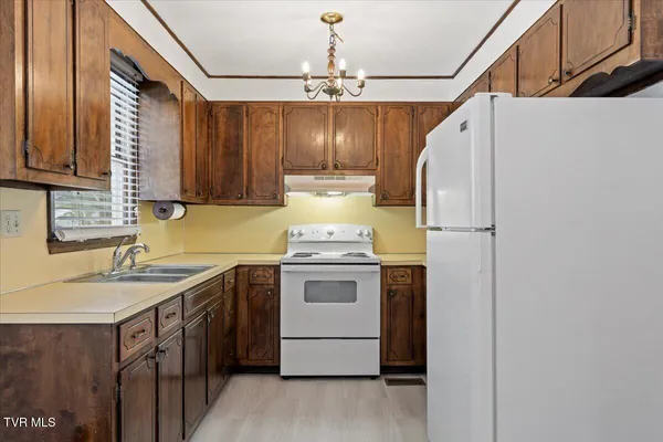 $249,000 | 836 Colonial Road Southwest, Abingdon, VA 24210