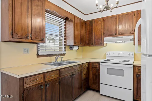 $249,000 | 836 Colonial Road Southwest, Abingdon, VA 24210