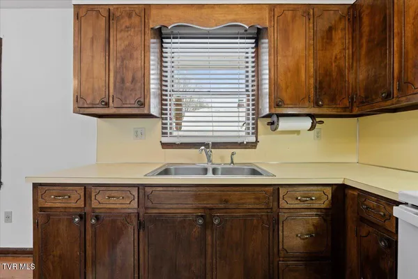 $249,000 | 836 Colonial Road Southwest, Abingdon, VA 24210