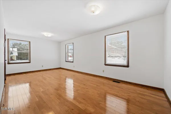 $249,000 | 836 Colonial Road Southwest, Abingdon, VA 24210