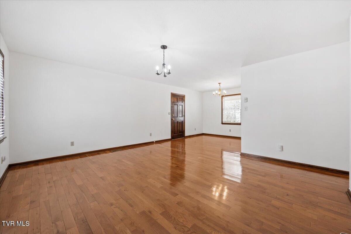 836 Colonial Road Southwest Abingdon, VA 24210 - Photo 2 of 35 02-HPO2209