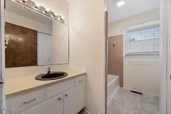 $249,000 | 836 Colonial Road Southwest, Abingdon, VA 24210