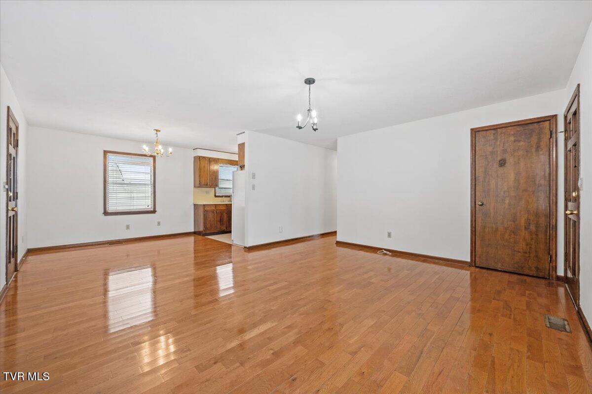 836 Colonial Road Southwest Abingdon, VA 24210 - Photo 3 of 35 03-HPO2212