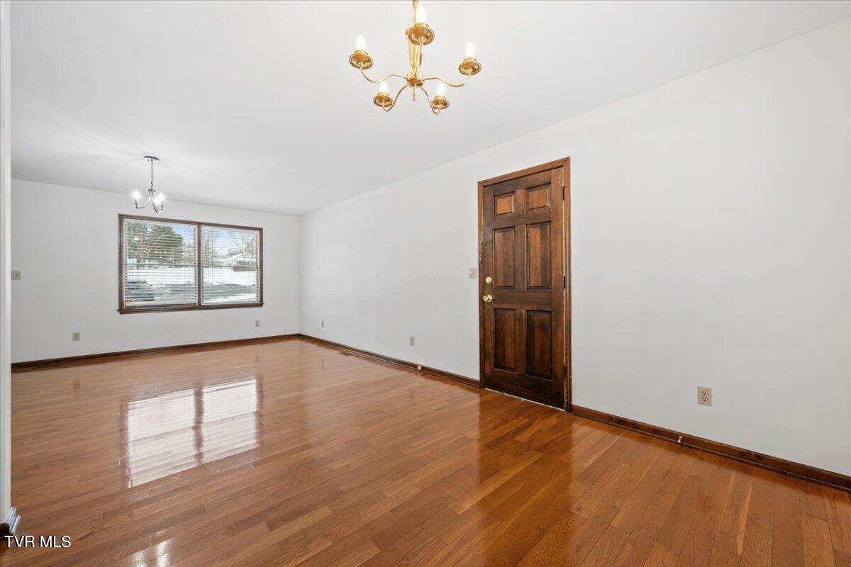 836 Colonial Road Southwest Abingdon, VA 24210 - Photo 8 of 35 08-HPO2227