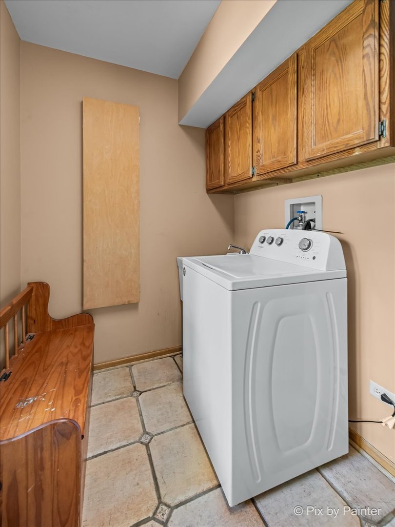 4319 Mc Cauley Road Woodstock, IL 60098 - Photo 18 of 52 a utility room with dryer and washer