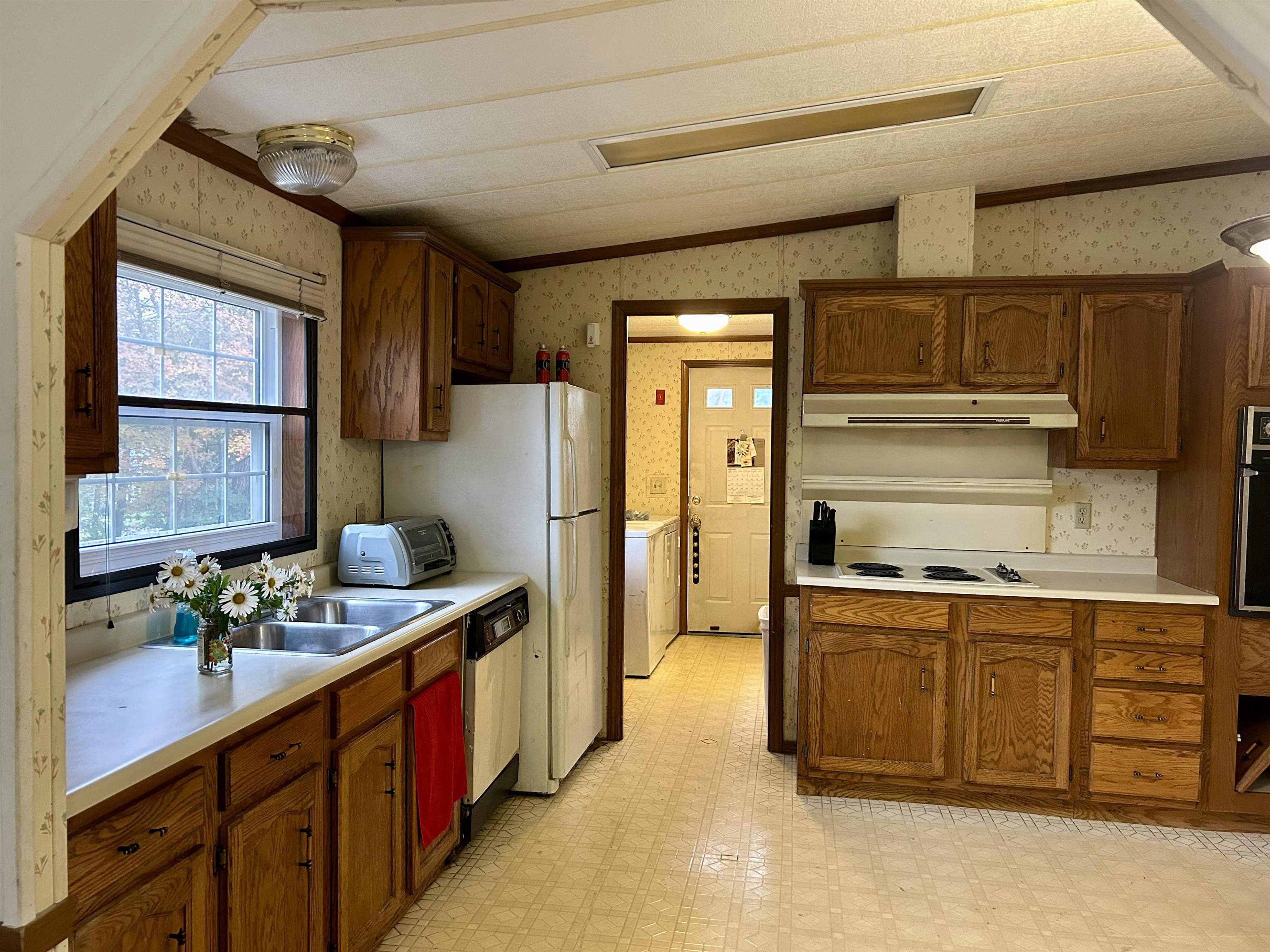 28 Wayland Circle Exeter, NH 03833 - Photo 4 of 30