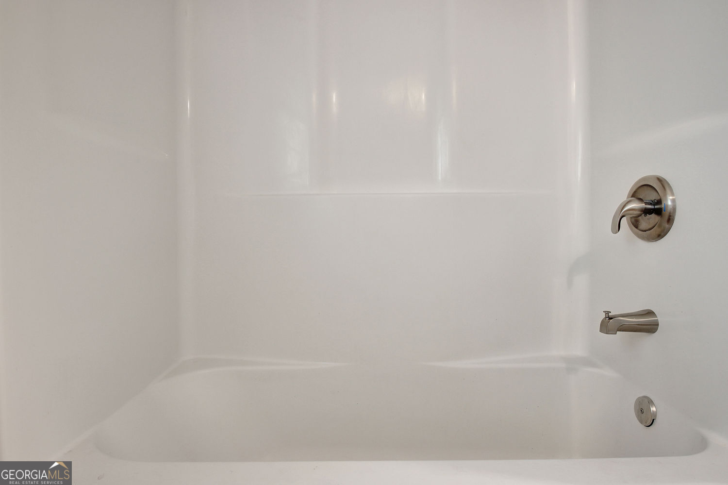 183 Pine Street Northeast Fairburn, GA 30213 - Photo 40 of 68 a bathroom with a bathtub
