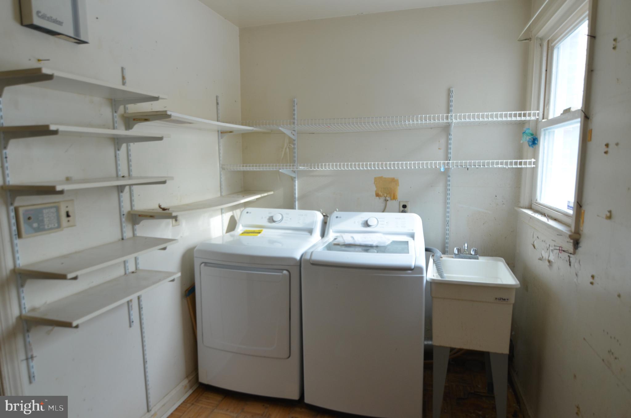 206 Shaw Avenue Silver Spring, MD 20904 - Photo 18 of 35 a utility room with dryer and washer