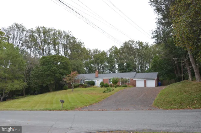 a view of a house with a outdoor space