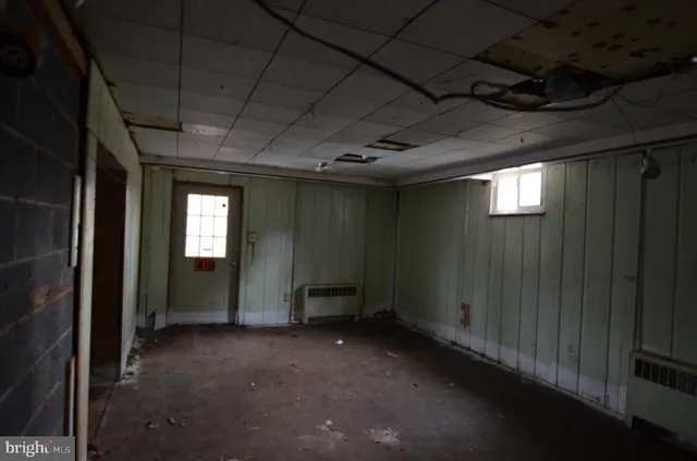 a view of walk in closet