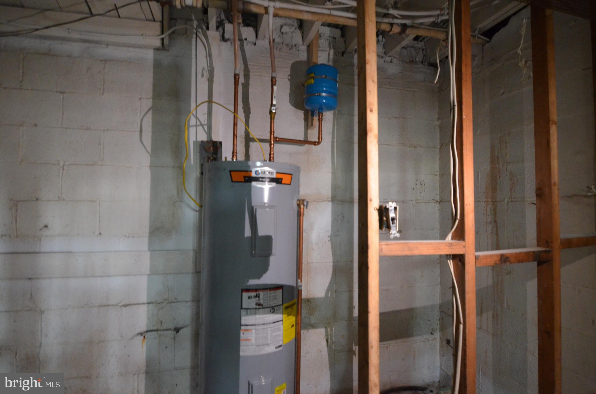 206 Shaw Avenue Silver Spring, MD 20904 - Photo 34 of 35 a view of walk in closet