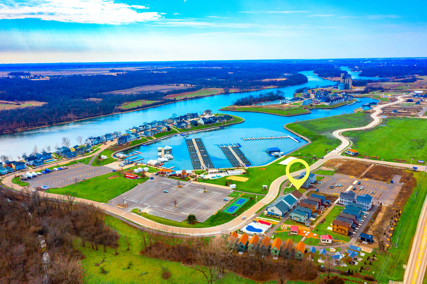 100 Great Loop E Drive, Unit 44 Ottawa, IL 61350 - Photo 7 of 11 a view of an outdoor space