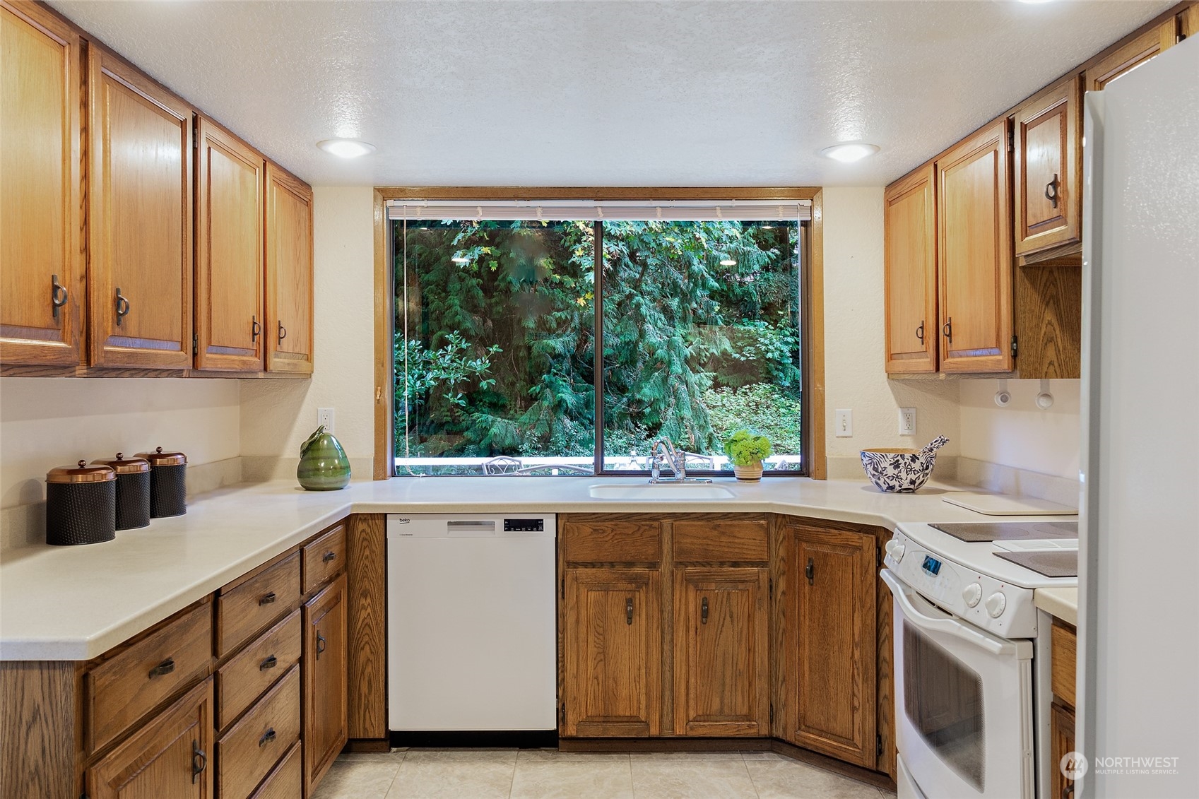 19918 89th Place West Edmonds, WA 98026 - Photo 11 of 40 Gallery Image 11