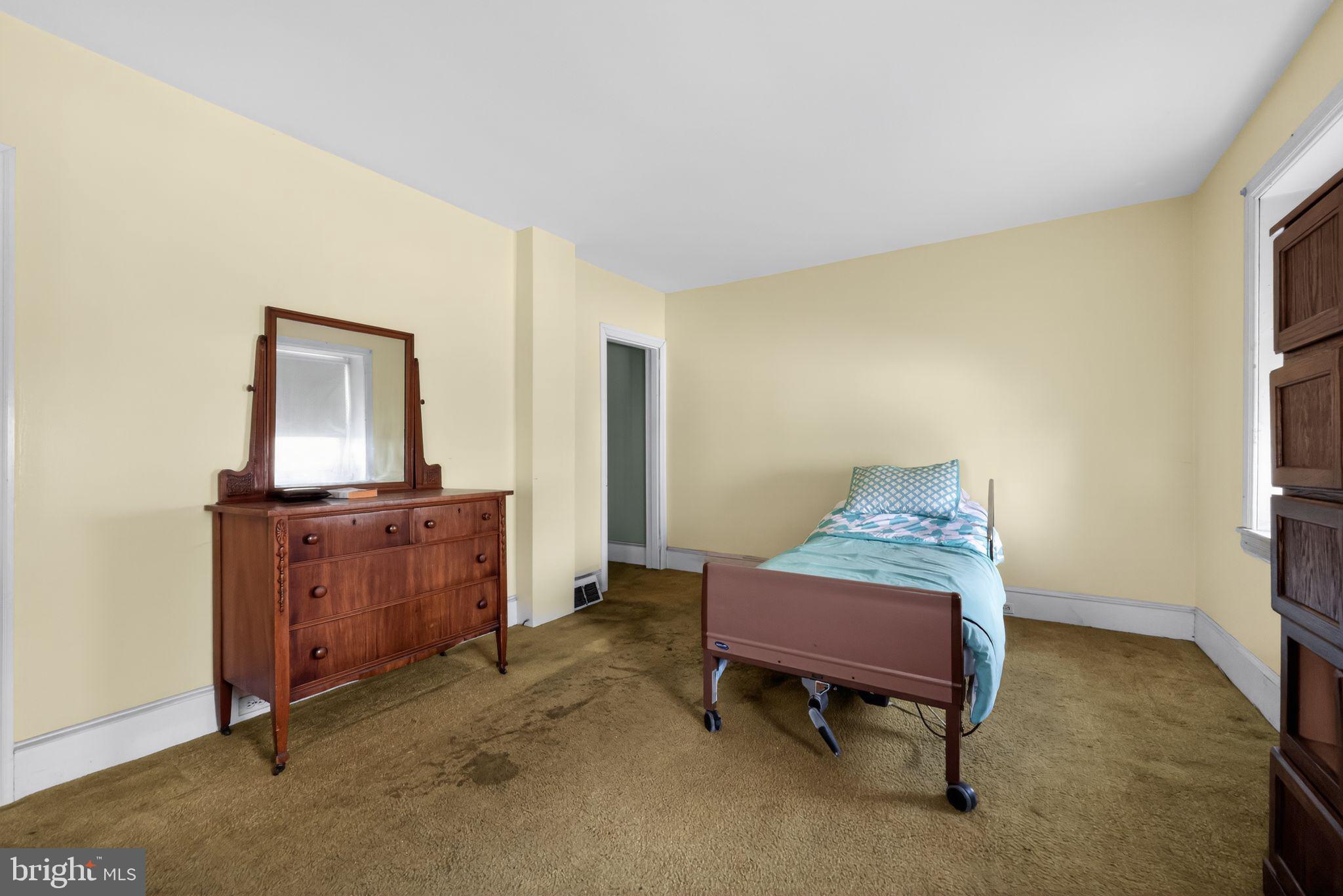 113 South Chestnut Street Ambler, PA 19002 - Photo 21 of 30 a room with furniture and a chair