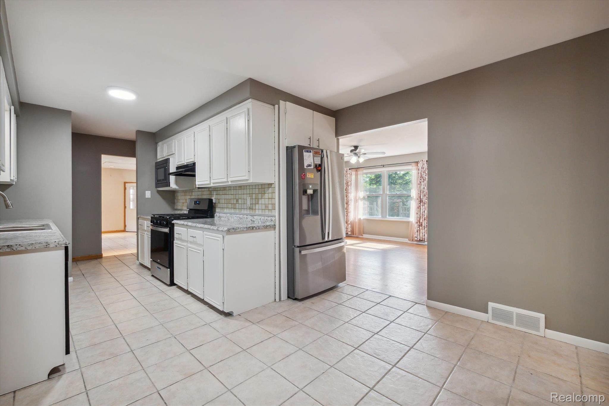 956 Hemingway Road Lake Orion, MI 48362 - Photo 40 of 70 Gallery Image 40