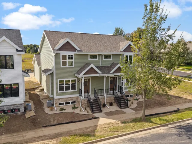 $479,900 | 2811 Crinkle Root Drive, Fitchburg, WI 53711