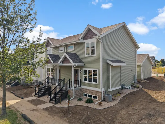 $479,900 | 2811 Crinkle Root Drive, Fitchburg, WI 53711