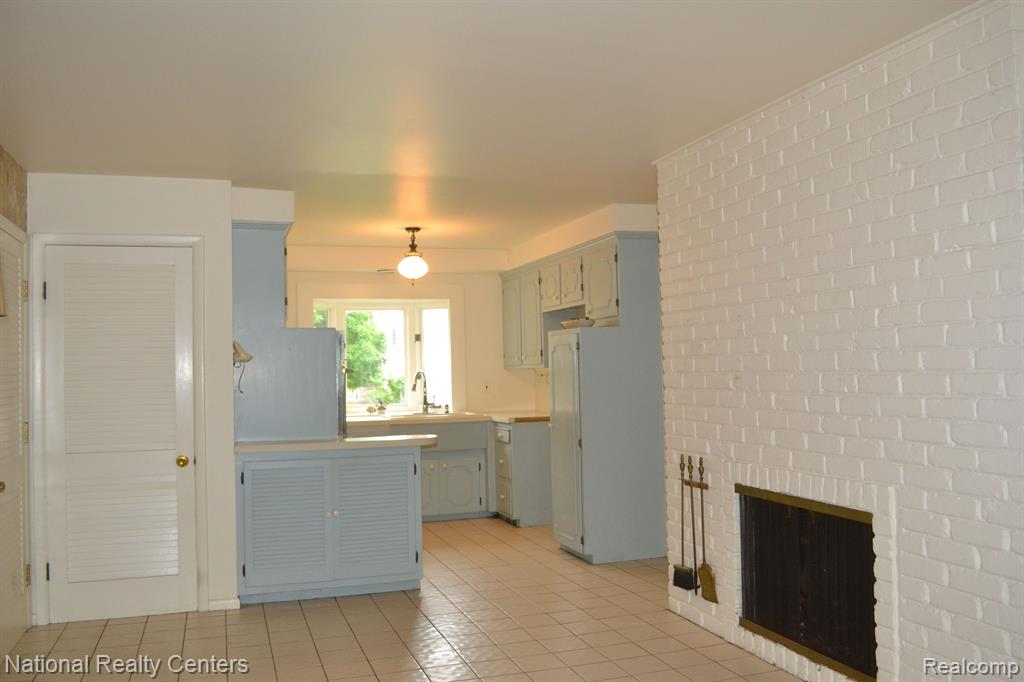 7196 Springridge Road West Bloomfield, MI 48322 - Photo 10 of 20