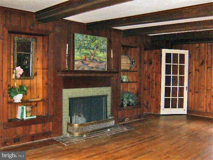 1086 Kaolin Road Kennett Square, PA 19348 - Photo 5 of 25 Living Room