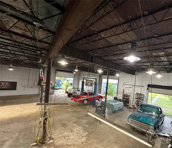 a view of the parking area