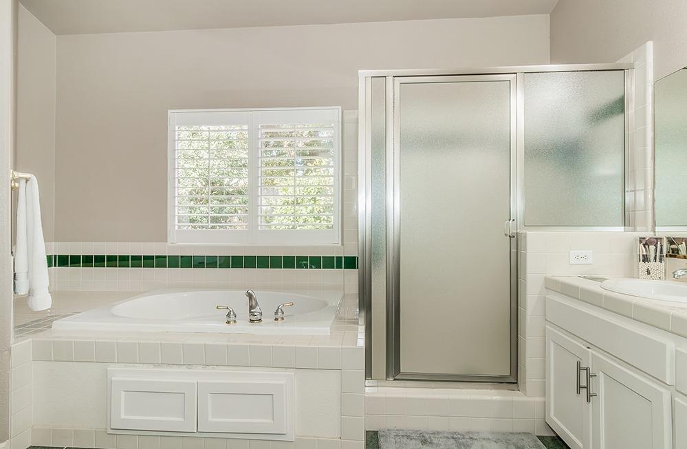 2074 East Revere Road Fresno, CA 93720 - Photo 18 of 39 a bathroom with a bathtub and a sink