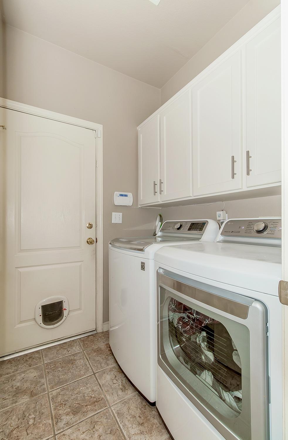 2074 East Revere Road Fresno, CA 93720 - Photo 25 of 39 a utility room with dryer and washer