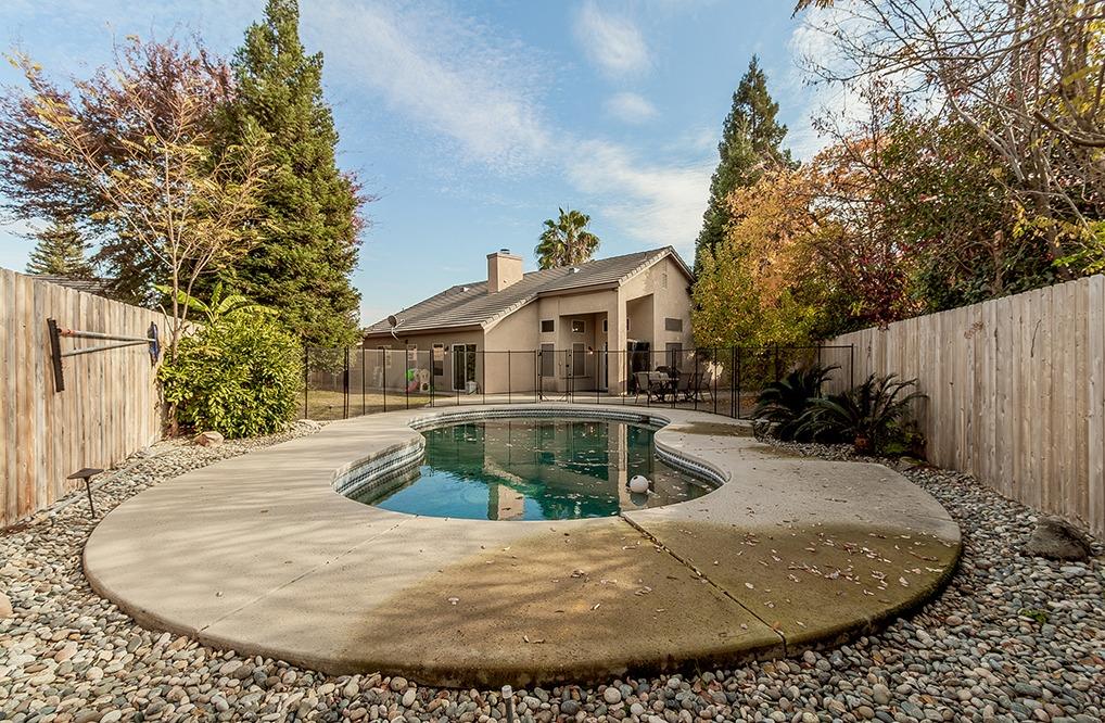 2074 East Revere Road Fresno, CA 93720 - Photo 28 of 39 a view of outdoor space and yard