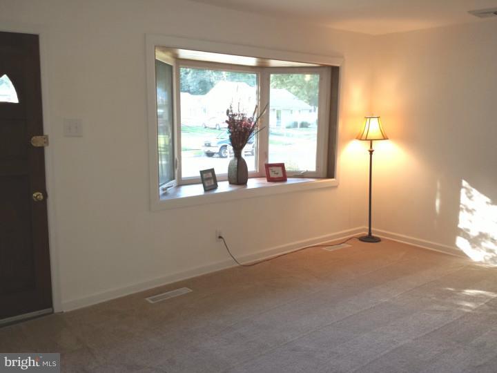 318 East Rudderow Avenue Maple Shade, NJ 08052 - Photo 9 of 21 Living Room