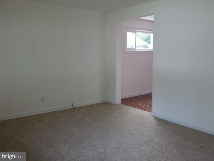 318 East Rudderow Avenue Maple Shade, NJ 08052 - Photo 10 of 21 Living Room