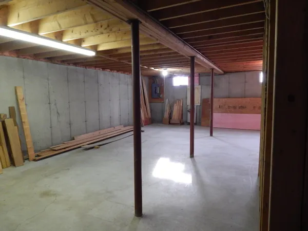 $275,000 | 19 Park Street, Paris, ME 04281