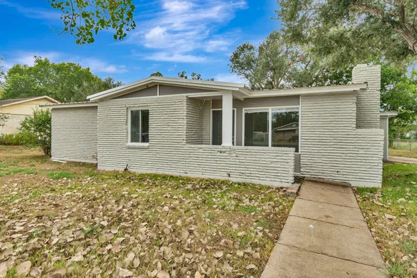 $1,500 | 611 Sarah Street, Edna, TX 77957